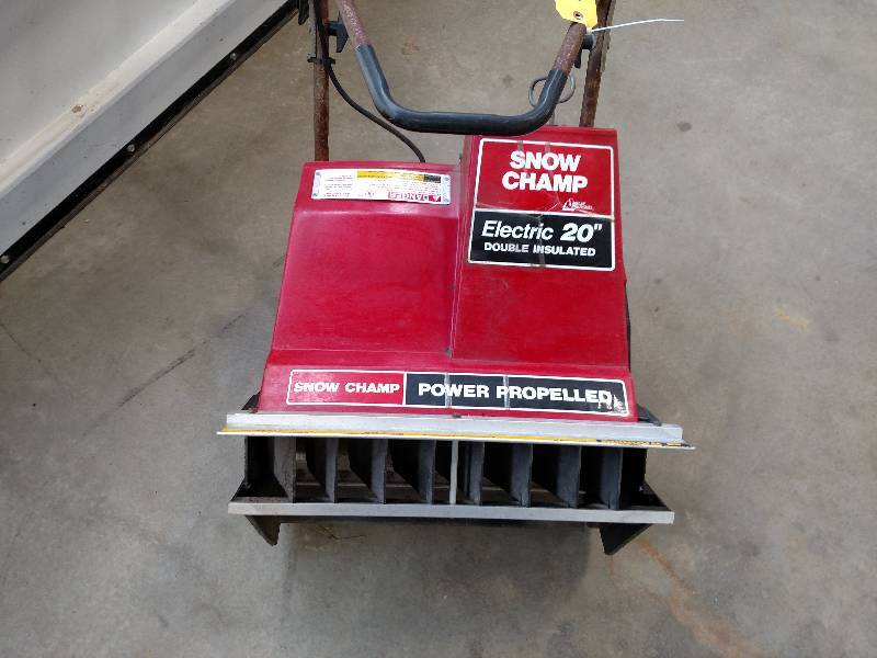 lot 63 image: Snow Champ, 20 Electric Snow Blower...