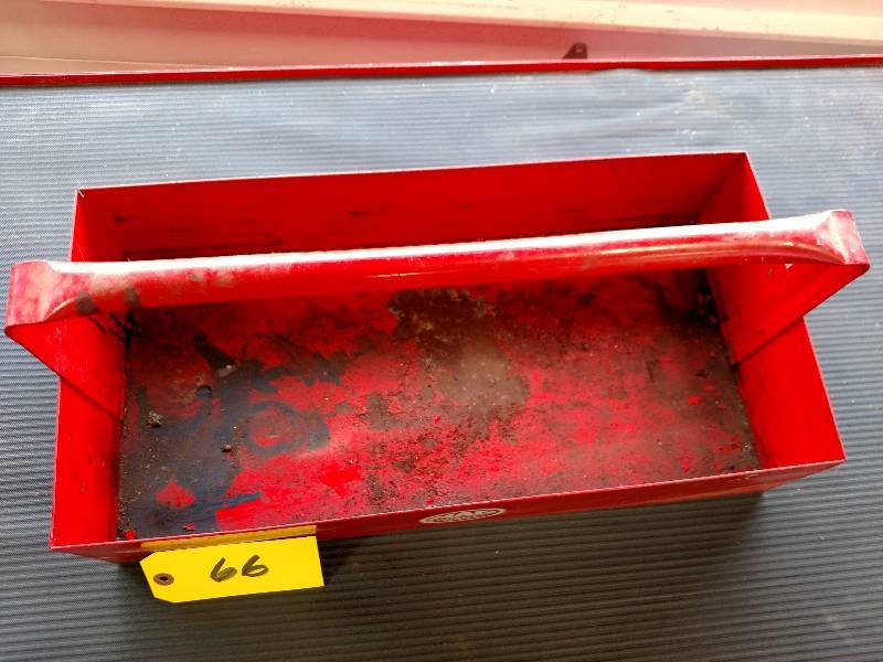 lot 66 image: Mac Tool Tote, 20x10...