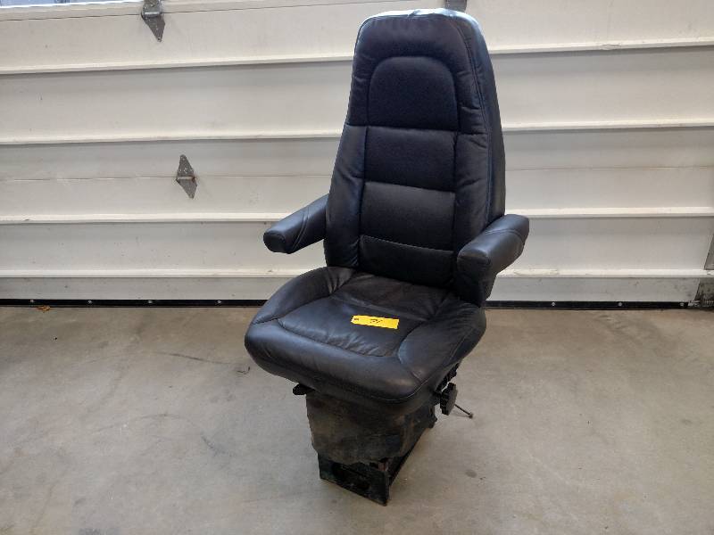lot 71 image: Bostrom Wide Ride Leather Air Seat...