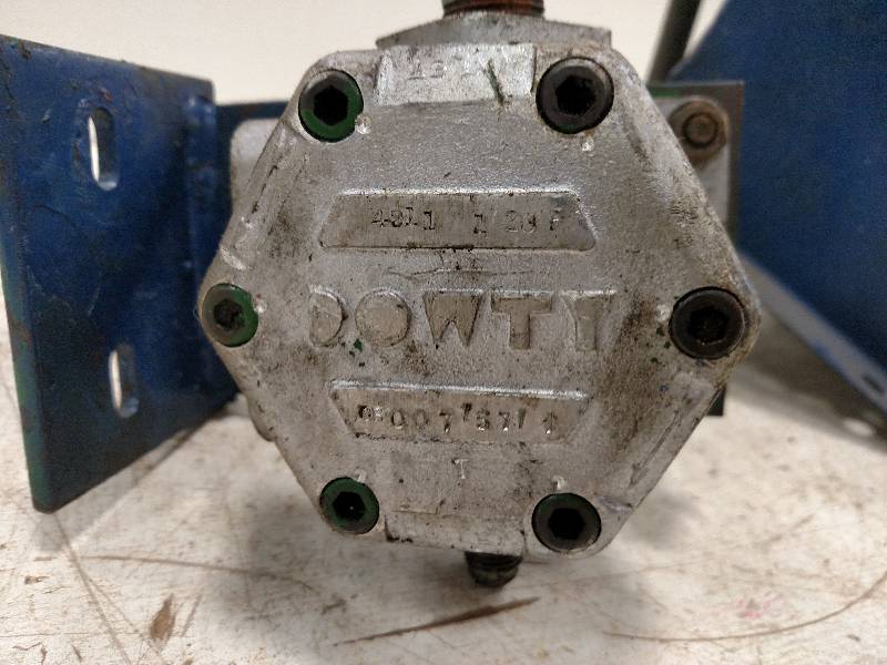 lot 312 image: Hydraulic Pump & Sump Tank, 9.25x7x...