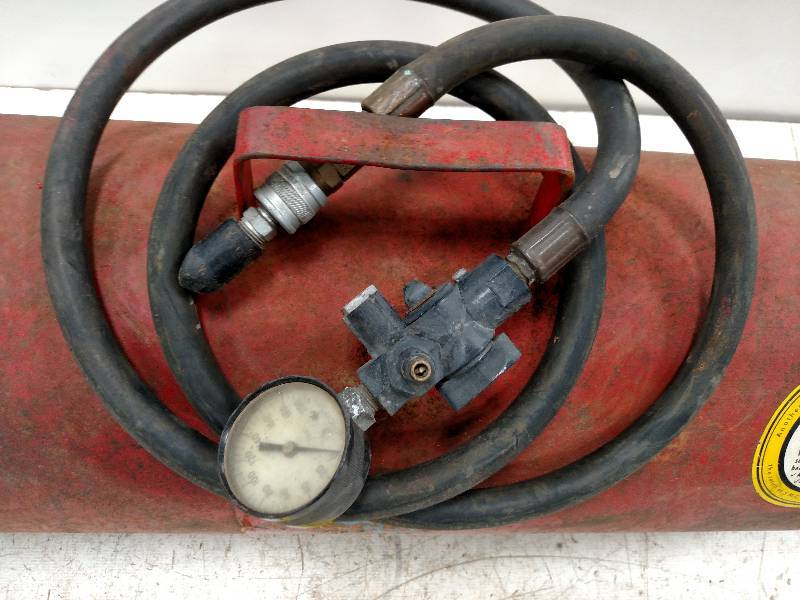 lot 324 image: Air Tank...