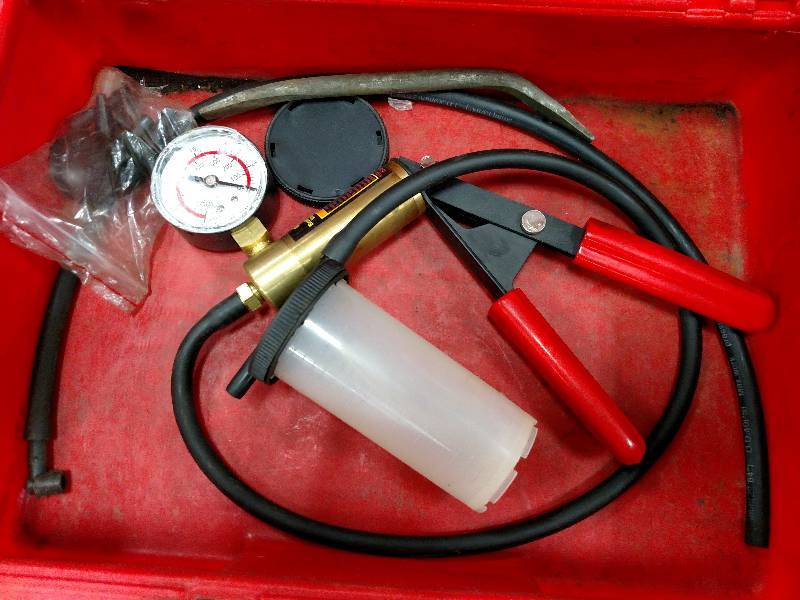 lot 337 image: Brake Bleeder, Snap-On Choke Angle ...