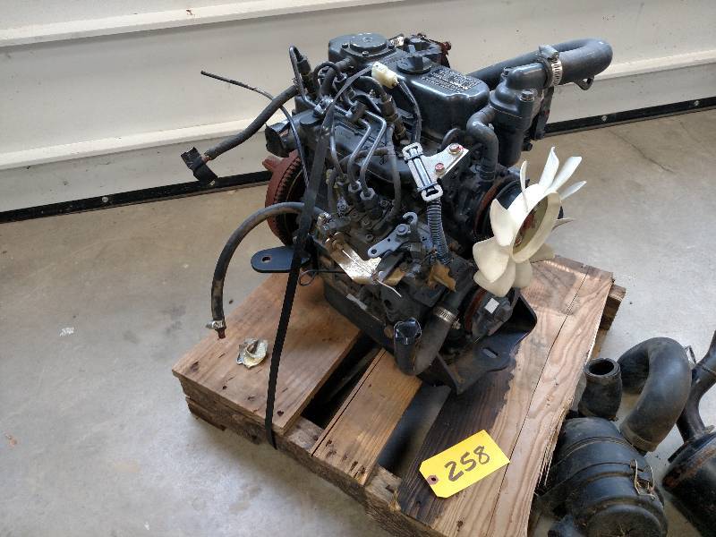 lot 258 image: Kubota D902 3 Cylinder Diesel Engin...