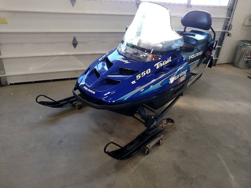 lot 13 image: 2000 Polaris Indy Trail Touring Sno...