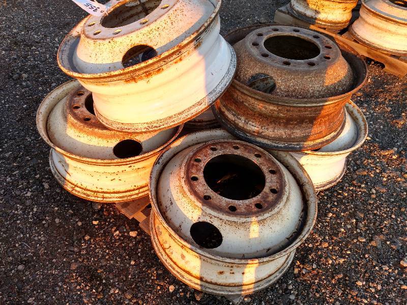 lot 355 image: (5) Truck Rims