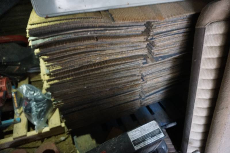 lot 8 image: Approximately 425 - 18 x 18 Carpet Squares