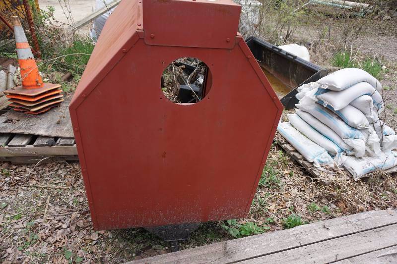 lot 6 image: Trac Vac LeafLandscape Collection System