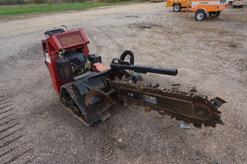 lot 4 image: Toro TRX-20 Mini Tracked Walk Behind Trencher