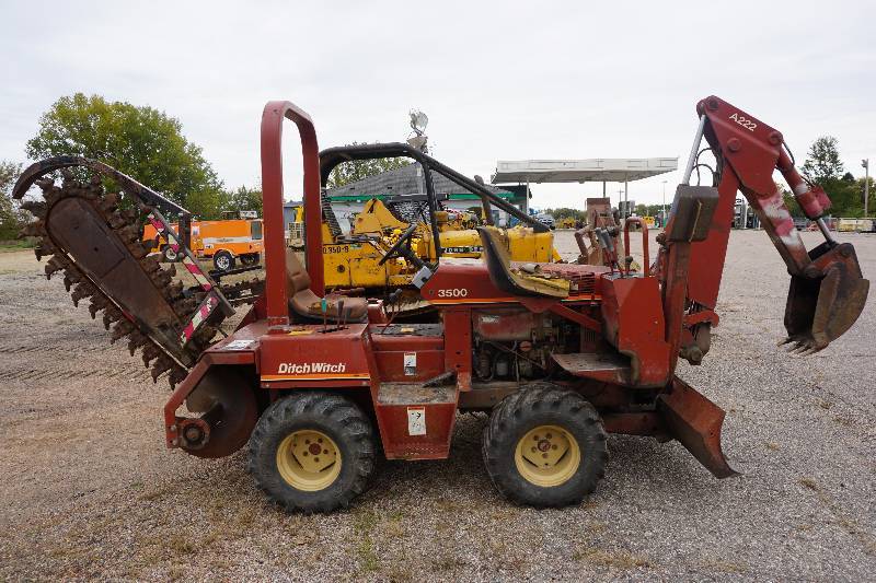lot 8 image: Ditch Witch Model 3500 4 x 4 Back Hoe Trencher