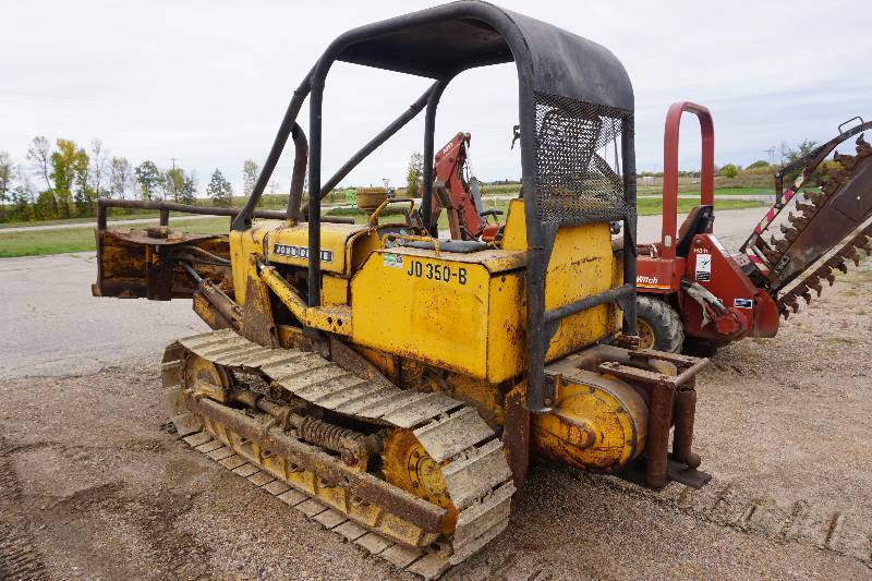 lot 3 image: Mid 1970s John Deere Model JD-350B Crawler Dozer