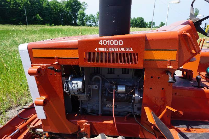 lot 9 image: Ditch Witch Model 4010DD  4 x 4 Diesel Trencher