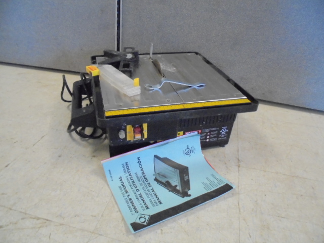 lot 4 image: Portable Tile Saw