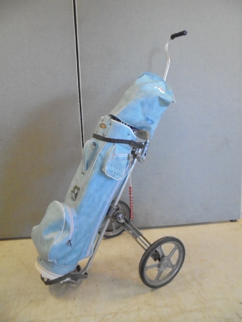 lot 9 image: Golf Clubs and Bag