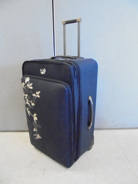 lot 12 image: Large Rolling Suit Case