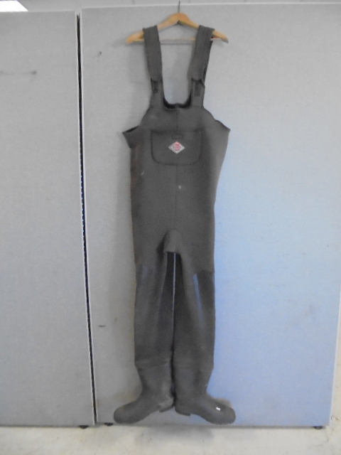 lot 13 image: Hip-waders