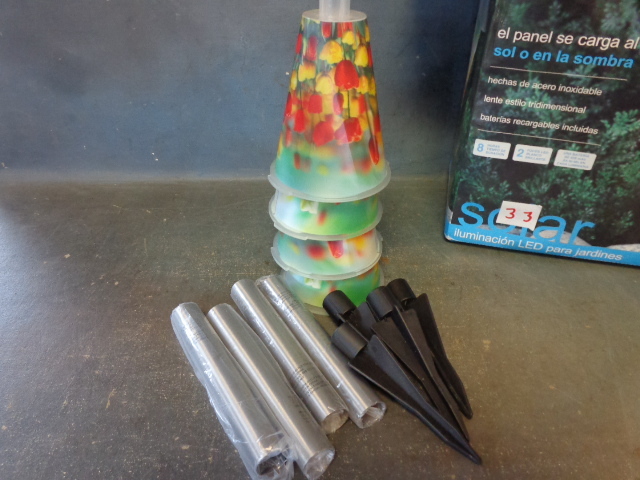 lot 33 image: LED Solar Landscape Lights