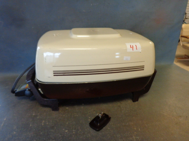 lot 41 image: Electric Skillet