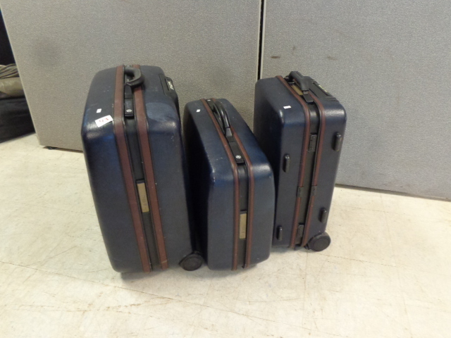 lot 43 image: Samsonite 3 piece Luggage Set