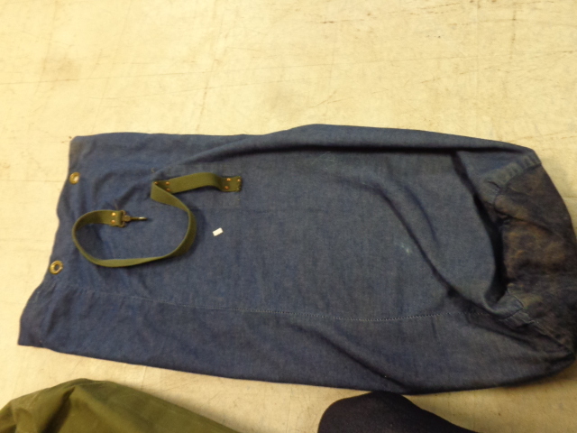 lot 45 image: Sleeping bags