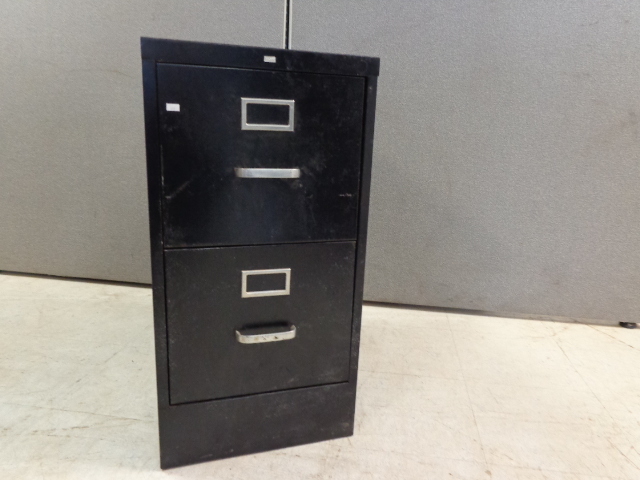 lot 46 image: 2 Drawer Metal File Cabinet