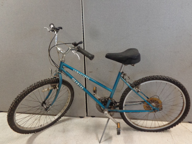 lot 48 image: Schwinn 3-speed Bicycle