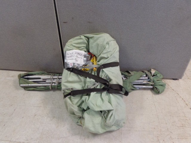 lot 50 image: Screen Tent with poles