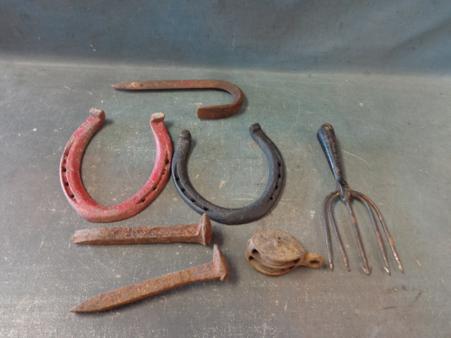 lot 74 image: Vintage Metal Items