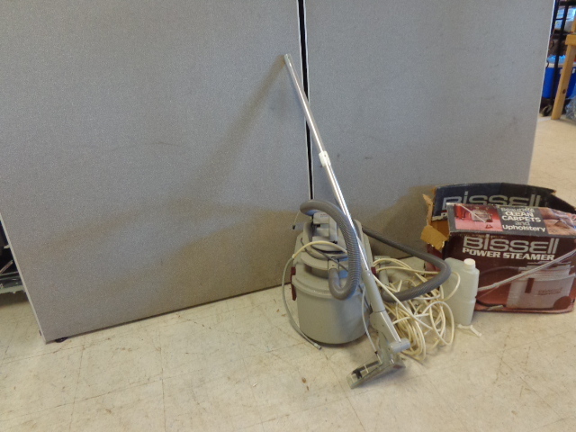 lot 51 image: Bissell Power Steamer