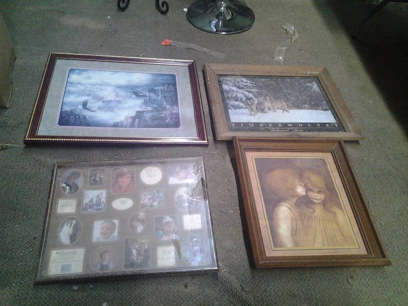 lot 7 image: Lot Of Assorted Pictures