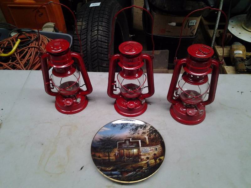 lot 22 image: 3-Red Lanterns, Terry Redlin Collector Plate