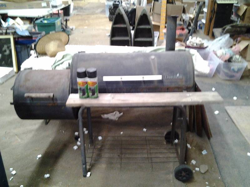 lot 28 image: Char-Broil Smoker Grill