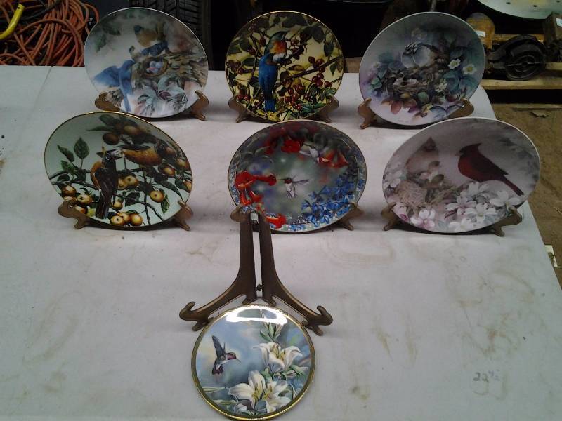 lot 29 image: Lot Of Collector Bird Plates By Lena Liu