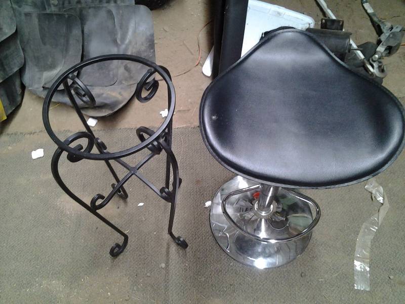lot 32 image: Chrome Stool (Adjustable Up To 30), Metal Plant Stand 28