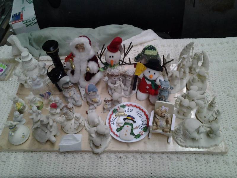 lot 34 image: Collection Of Snowbabies Figurines & Other Snowmen