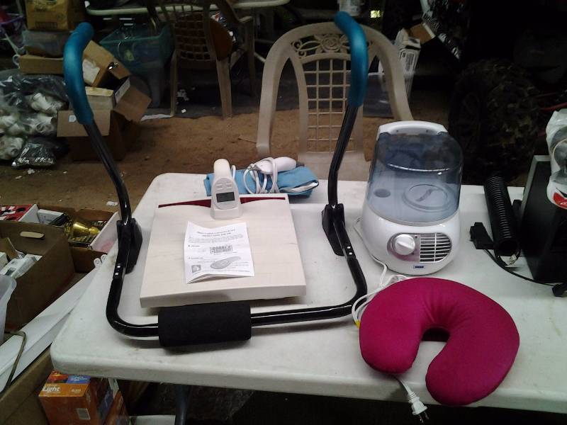 lot 45 image: Large Digital Scale, AB-Roller, Steamer, Heating Pad