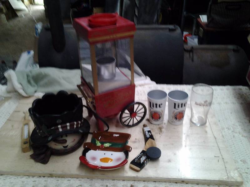 lot 46 image: Air Popcorn Popper, Beer Glasses, Hockey Beer Tap