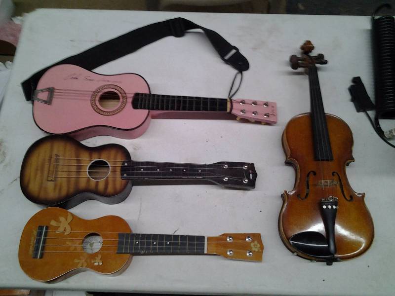 lot 54 image: Ton-Klar (Made In Germany) William Lewis & Son Violin, 3-Toy Guitars