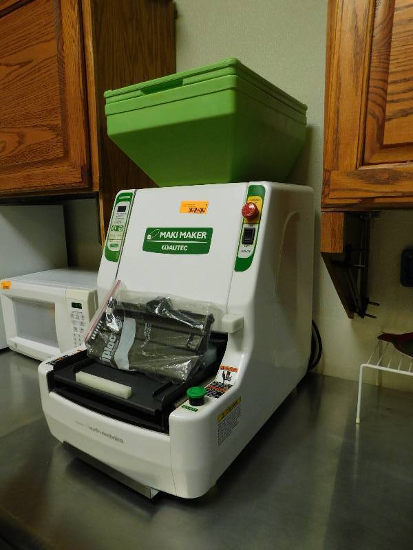 SUSHI ROLLER  MAKER