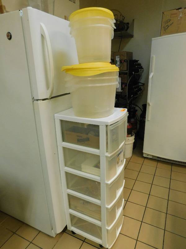 RUBBERMAID CONTAINERS