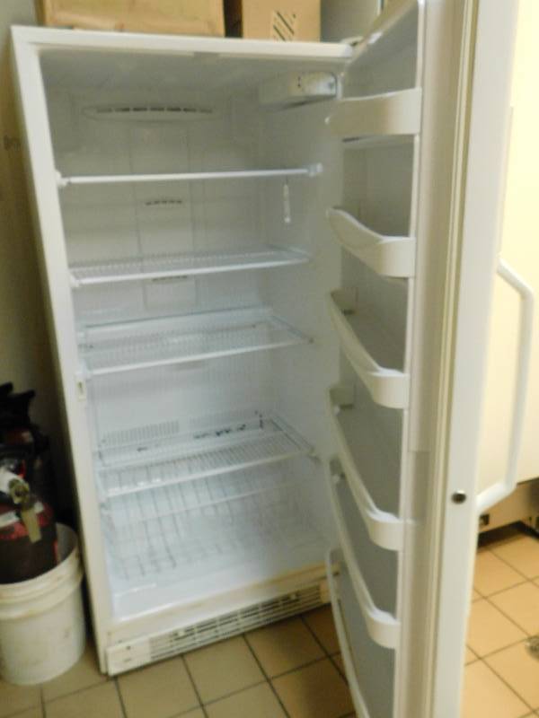 AMANA UPRIGHT FREEZER