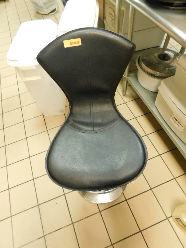 BLACK CHAIR