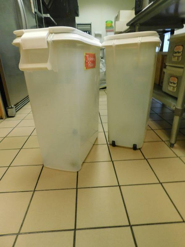 FOOD STORAGE CONTAINERS