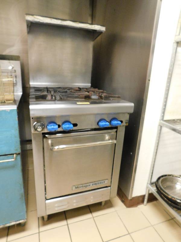 MONTAGUE GRIZZLY GAS STOVE