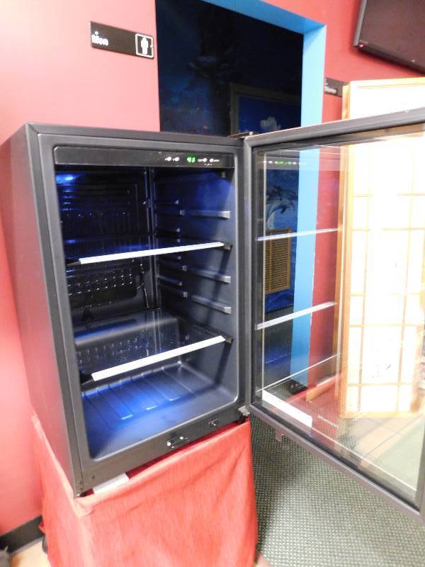FRIGIDAIRE MINI FRIDGE