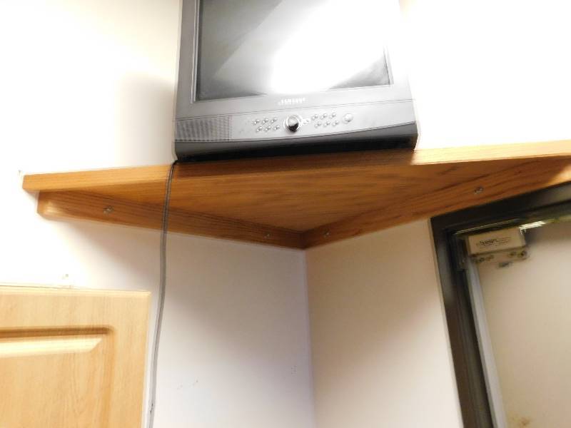WOODEN CORNER SHELF