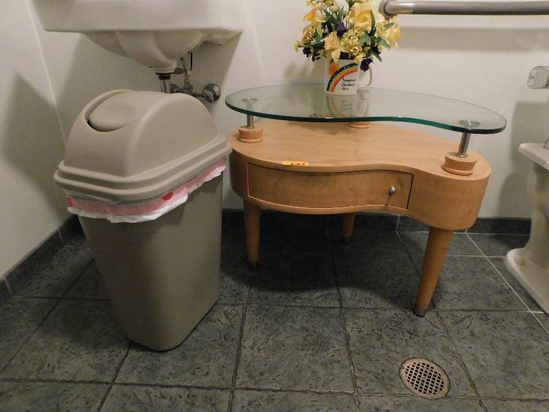 SIDE TABLE, TRASH CAN AND FAKE FLOWER ARRANGEMENT