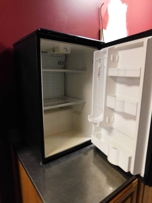 DANBY MINI FRIDGE