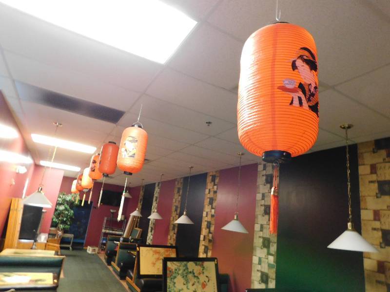 8 ORIENTAL HANGING DECORATIONS