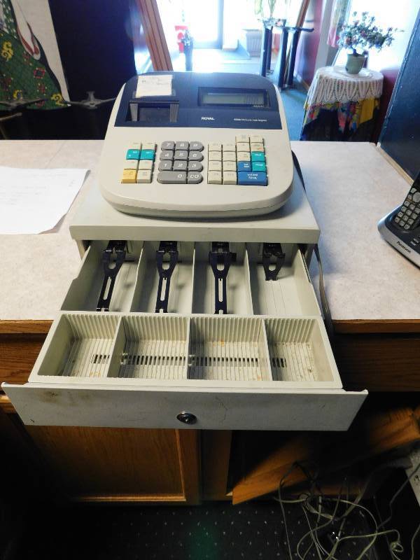 ROYAL 435 DX CASH REGISTER
