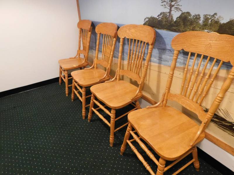 SET OF 4 WOODEN DINING ROOM CHAIRS
